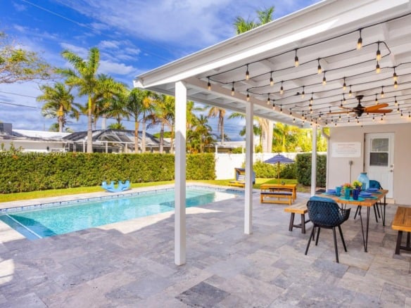 833 Washington St, Hollywood FL 33019 — #A11318257