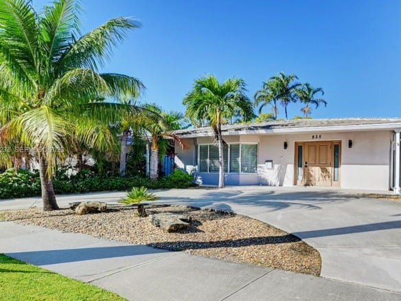 825 Harrison St, Hollywood FL 33019 — #A11318278
