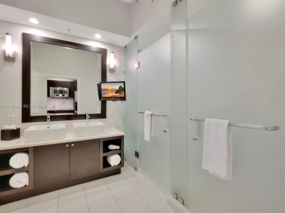 5300 NW 87th Ave # 606, Doral FL 33178 — #A11374679