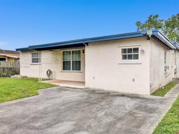 210 N 72nd Ave, Hollywood FL 33024 — #A11497478