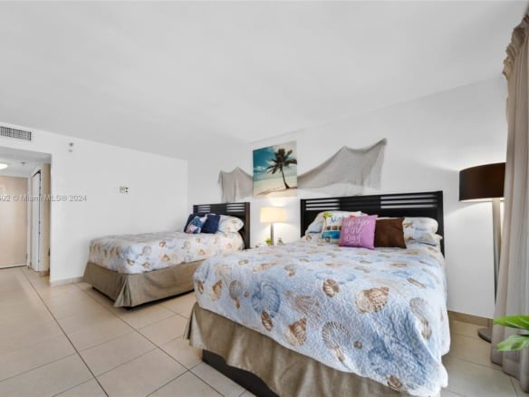 19201 N Collins Ave # 1117, Sunny Isles Beach FL 33160 — #A11516602