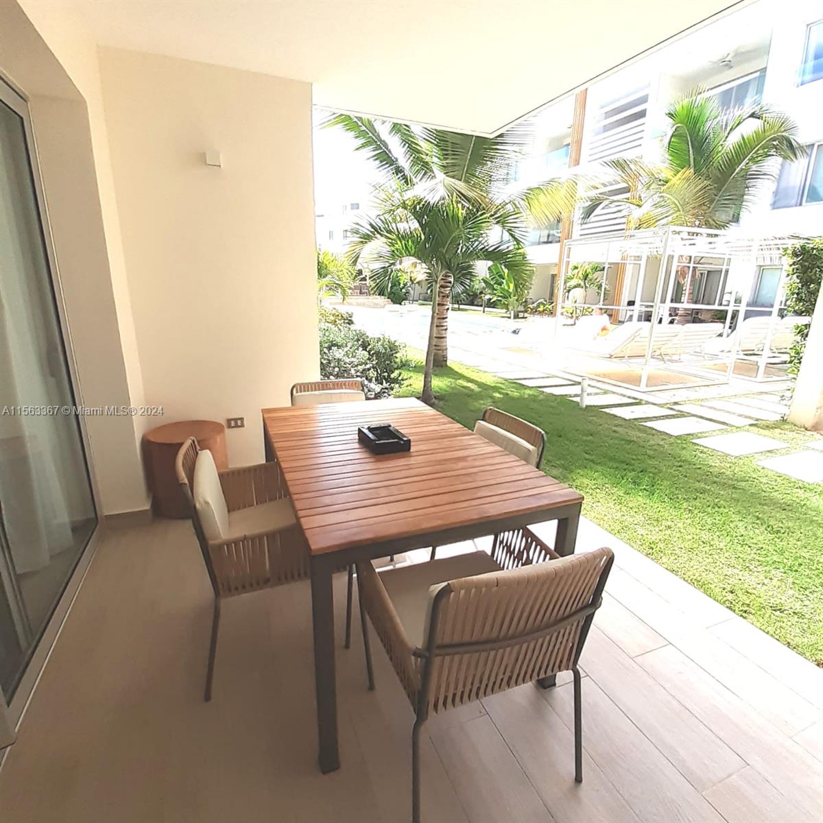 6dd28e9b-2982 3 El Beach Garden # E1, PC — #A11563367