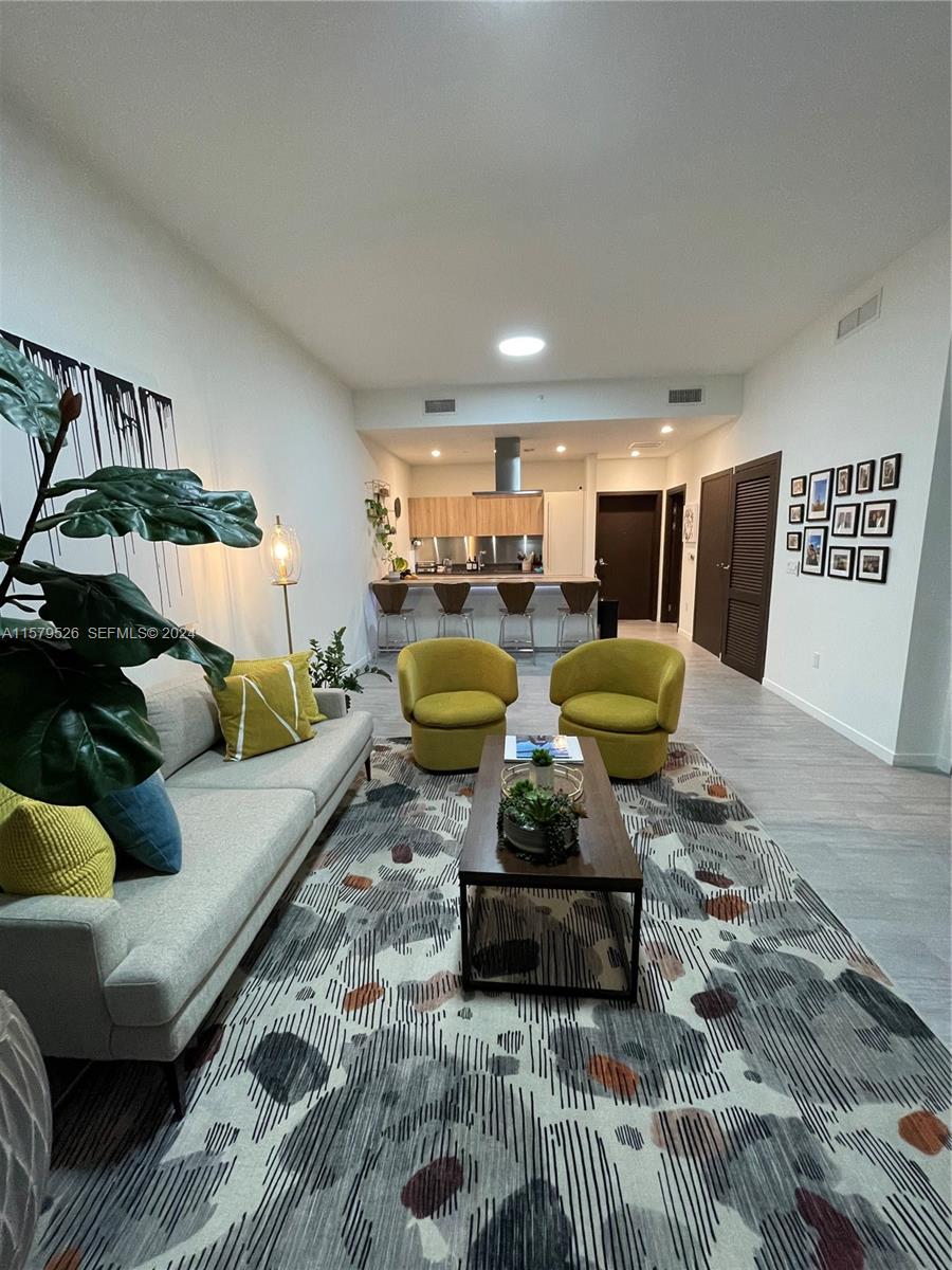 6dd28e9b-3048 1000 Brickell Plz # 1811, Miami FL 33131 — #A11579526