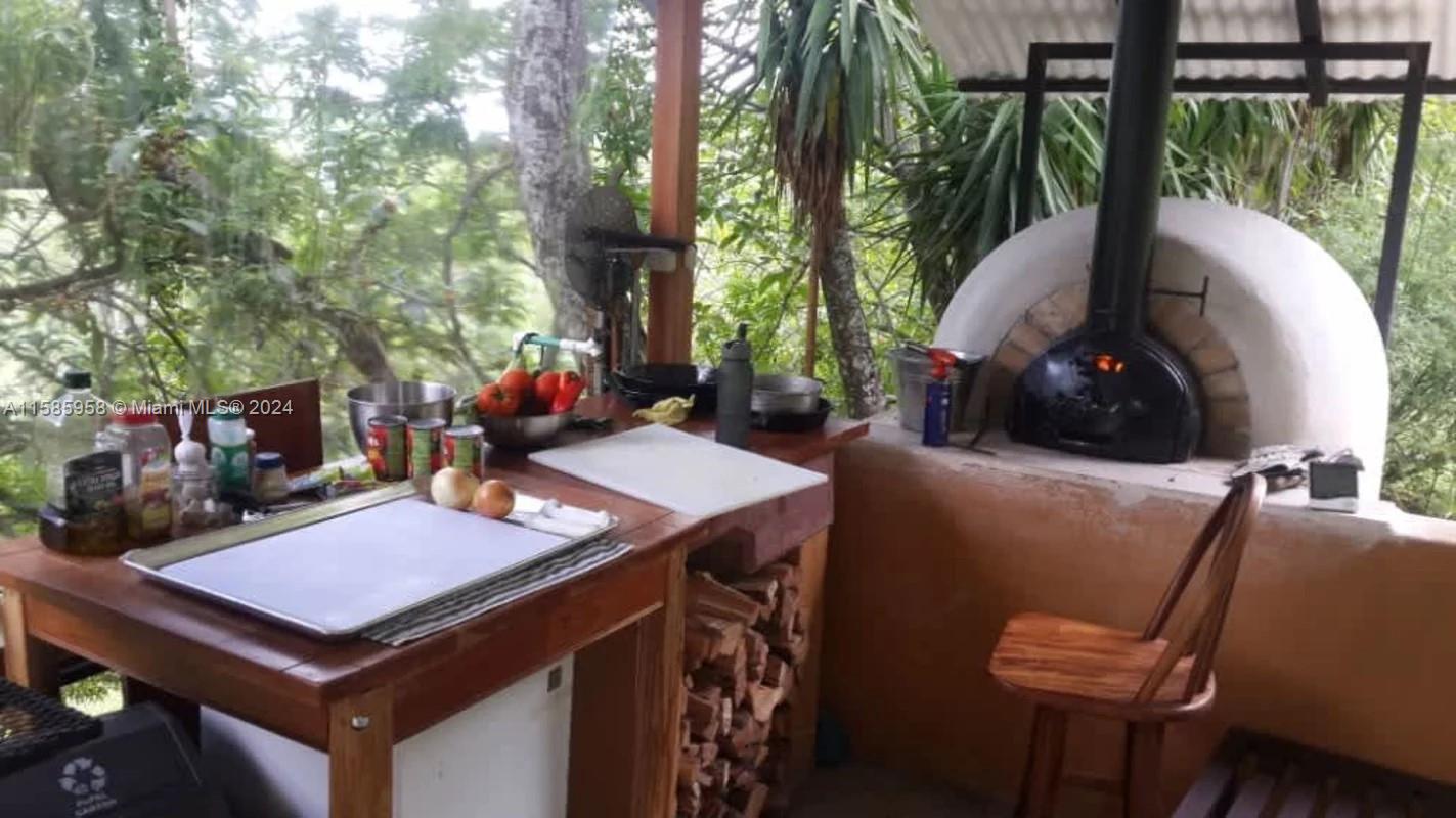 6dd28e9b-3073 CarQuebrada Honda Km 3.5 QUINTA EN CD COLON COSTA RICA, CR — #A11585958