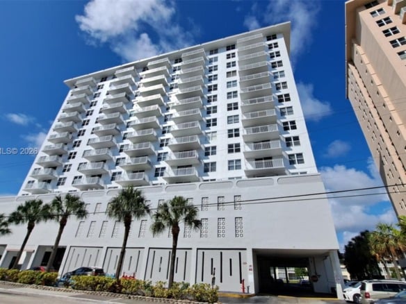 427 Golden Isles Dr # 5H, Hallandale Beach FL 33009 — #A11593223
