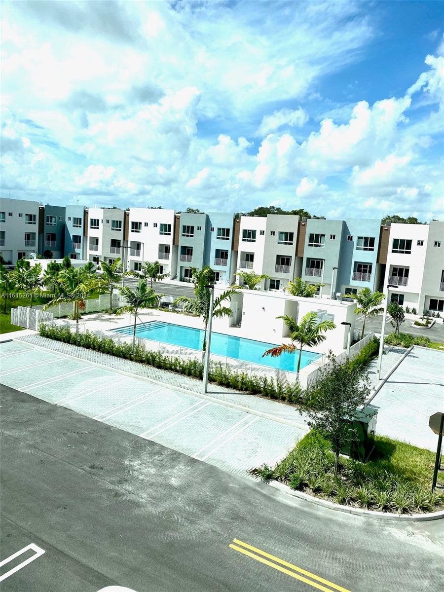 6dd28e9b-3202 2505 NE 193rd St # 4207, Miami FL 33180 — #A11615261