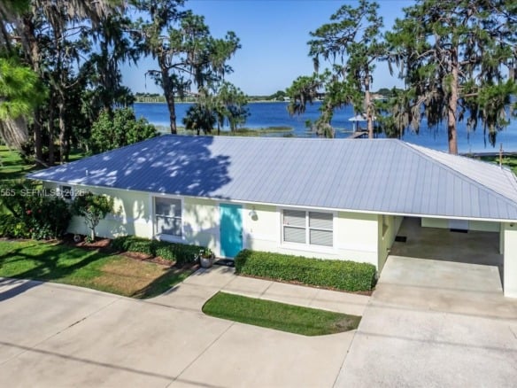 924 Lake Dr E, Lake Placid FL 33852 — #A11619565