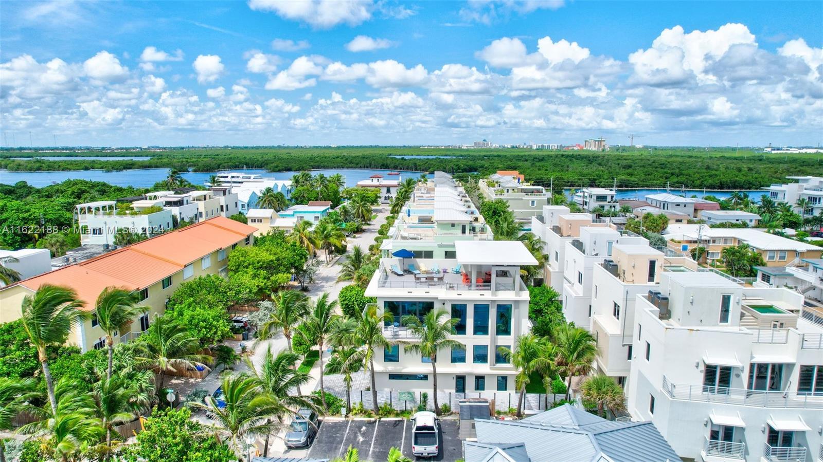 305 Oak St, Hollywood FL 33019 — #A11622188