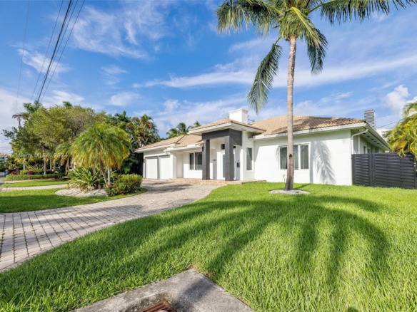 543 Hibiscus Dr, Hallandale Beach FL 33009 — #A11655285