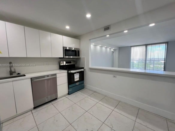 13499 Biscayne Blvd # 1405, North Miami FL 33181 — #A11657392