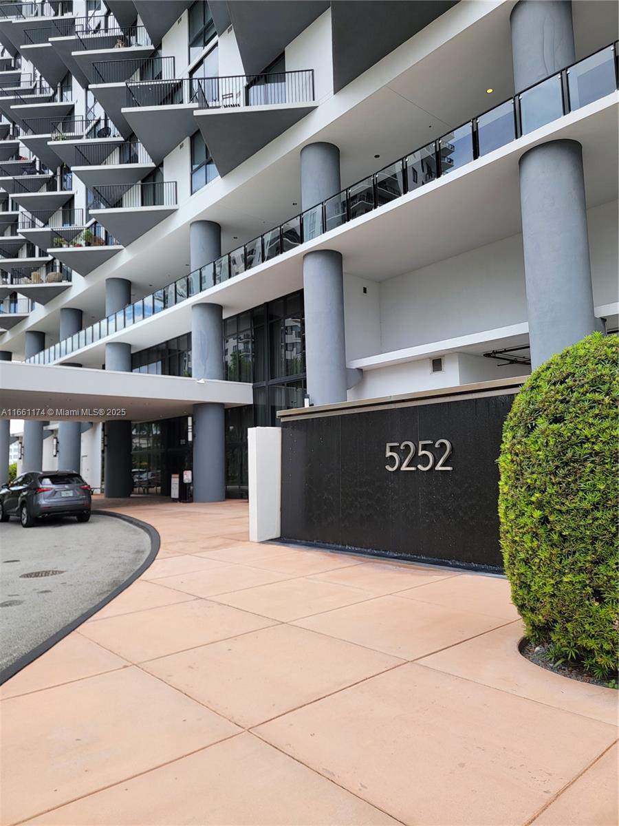 6dd28e9b-3438 5252 NW 85th Ave # 1601, Doral FL 33166 — #A11661174