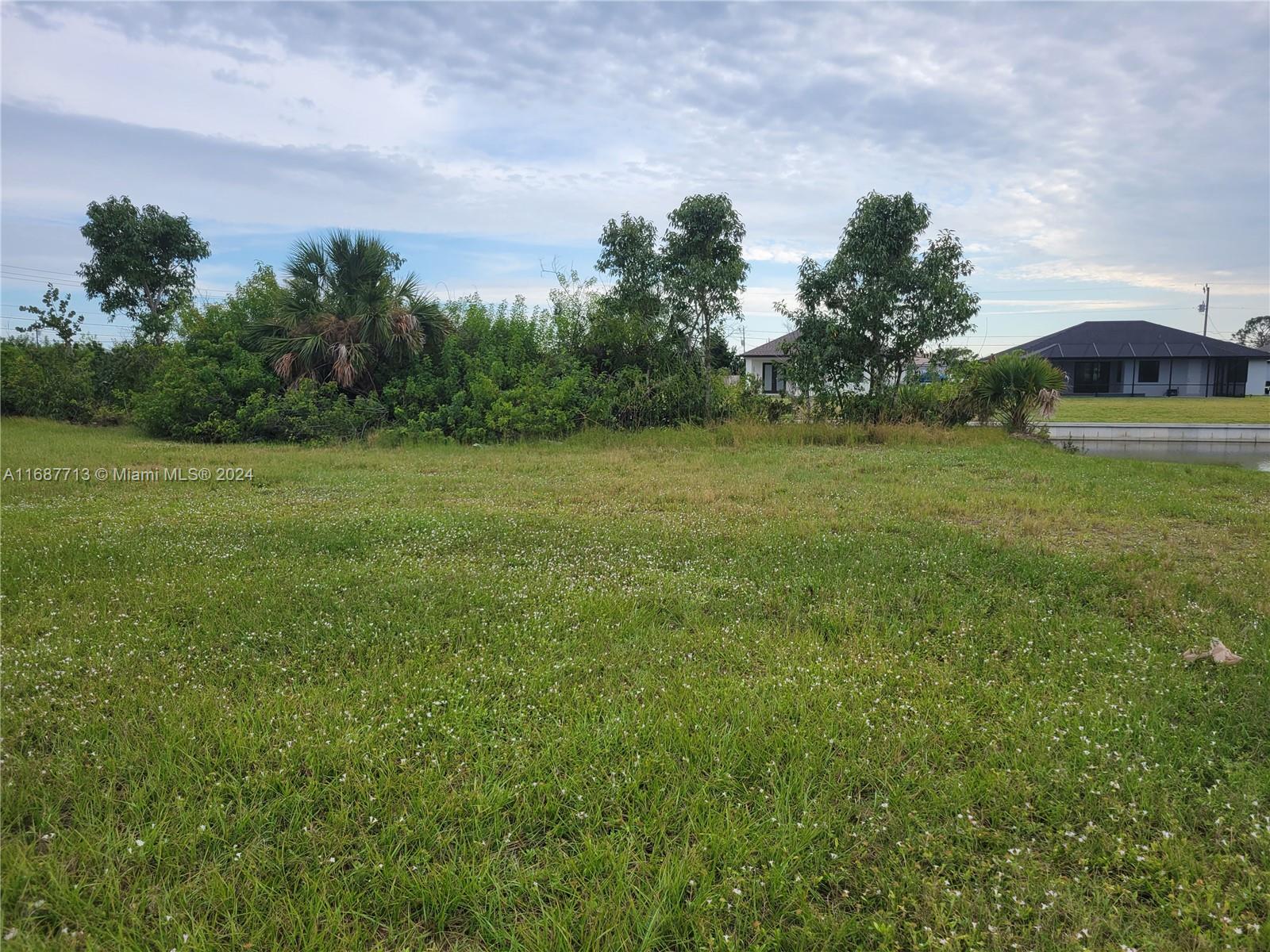 6dd28e9b-3633 722 NE 12th Street, Cape Coral FL 33909 — #A11687713
