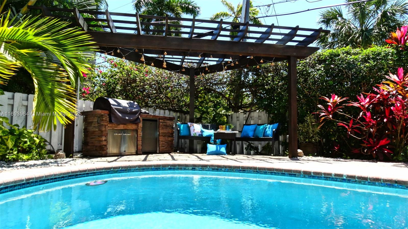 6dd28e9b-3676 Listing #A11693964