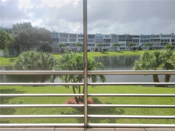 82 Oakridge G # 82, Deerfield Beach FL 33442 — #A11838164