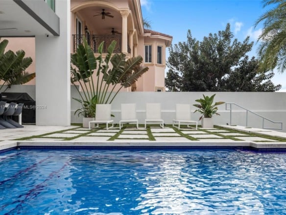 323 Atlantic Ave, Sunny Isles Beach FL 33160 — #A11699313