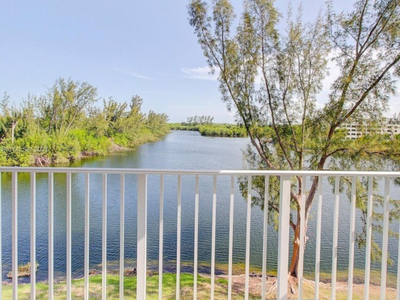 8240 SW 210 th # 320, Cutler Bay FL 33189 — #A11722733