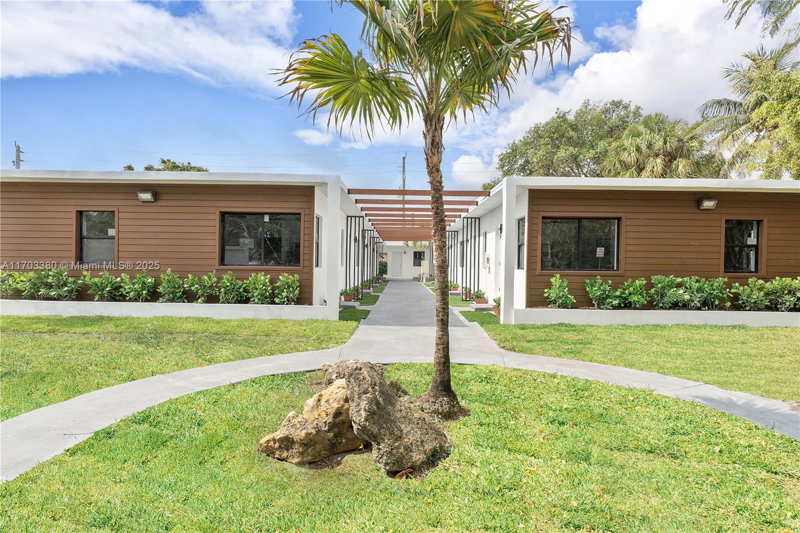 6dd28e9b-3772 1946 Pierce St # 3, Hollywood FL 33020 — #A11703380