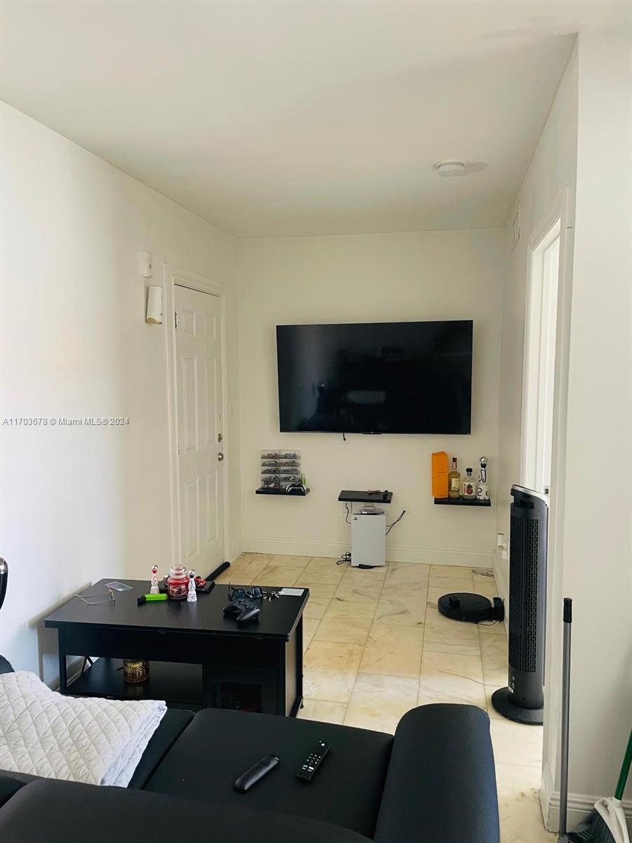 6dd28e9b-3777 1526 Pennsylvania Ave # 14, Miami Beach FL 33139 — #A11703678