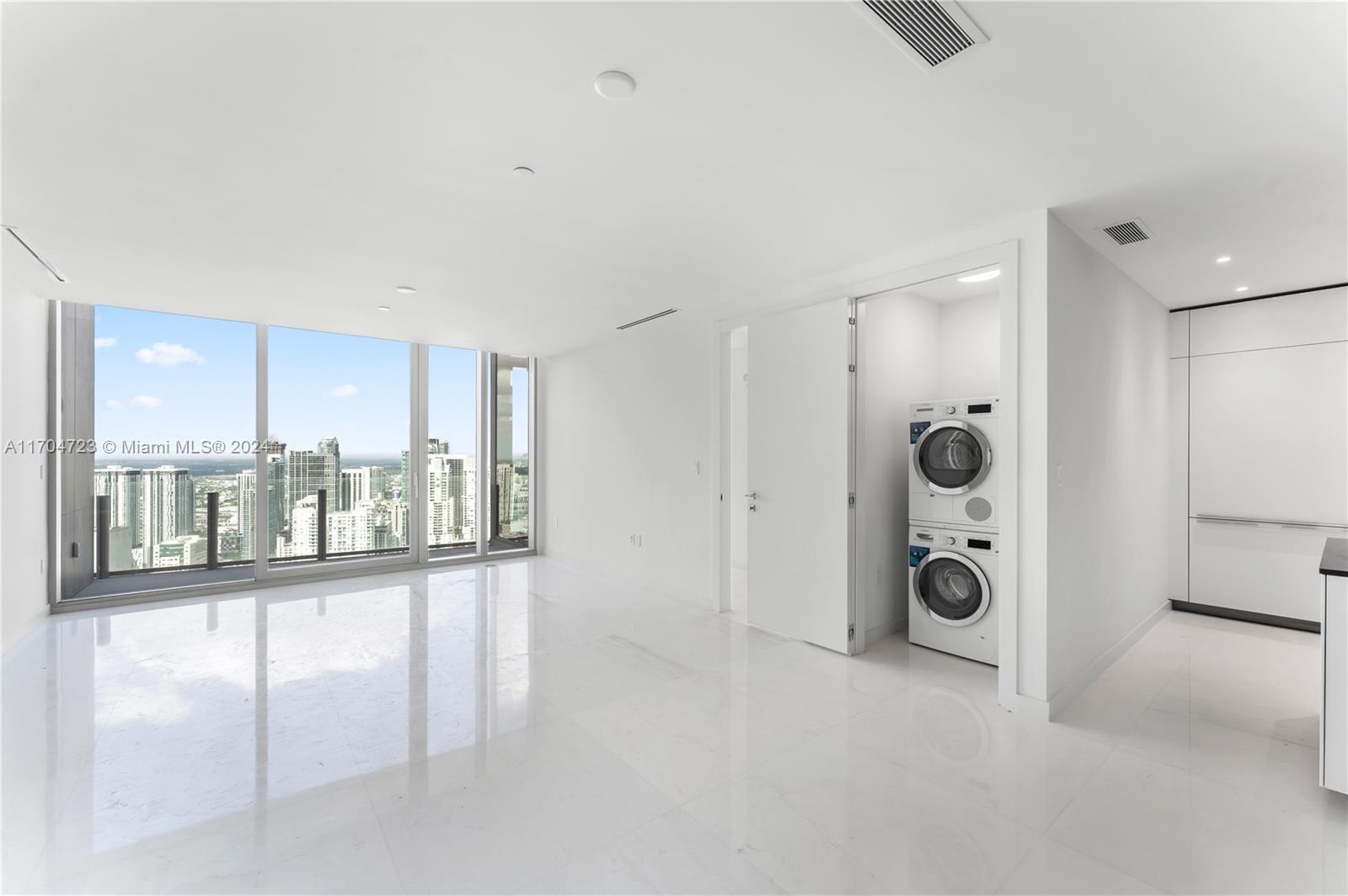 6dd28e9b-3787 300 Biscayne Blvd Way # 5209, Miami FL 33131 — #A11704723