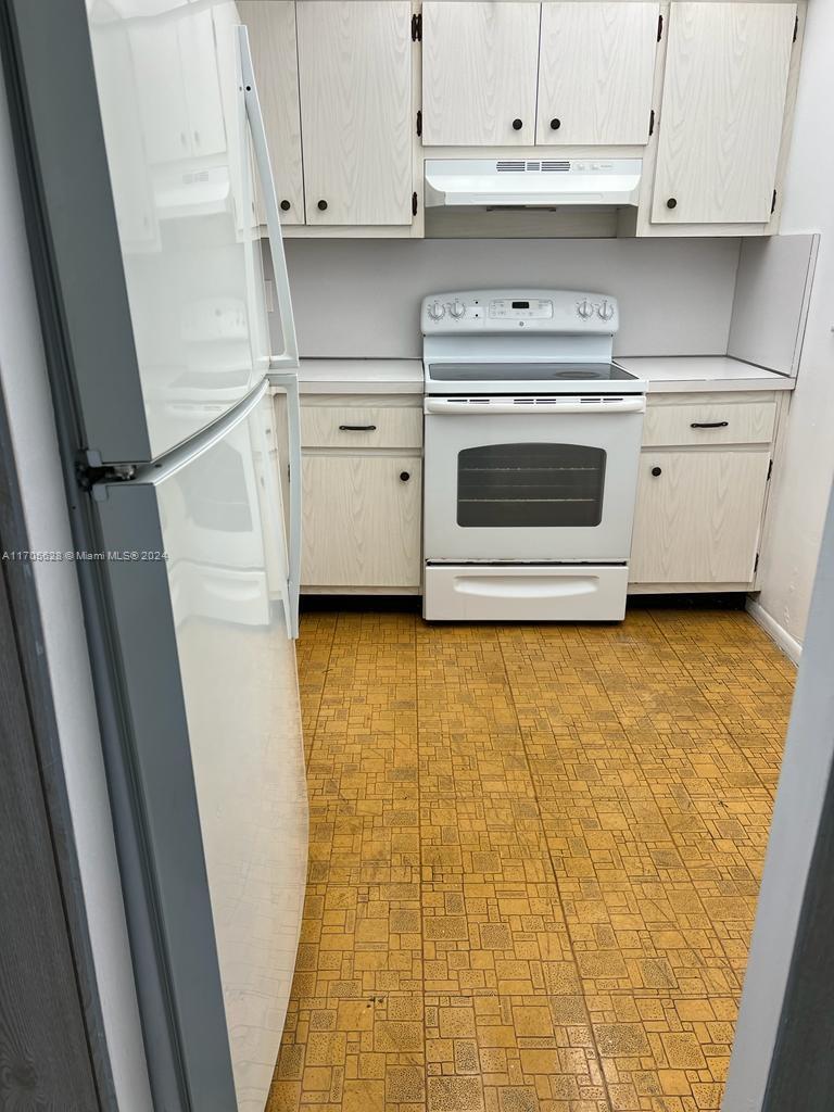 6dd28e9b-3792 15600 NW 7th Ave # 821, Miami FL 33169 — #A11705628