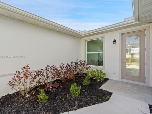 957 COMMODORE ST, Lehigh Acres FL 33974 — #A11715235