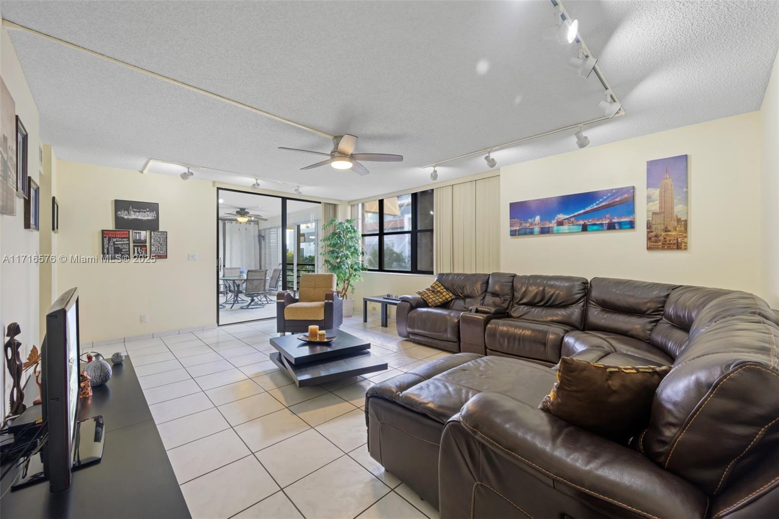 6dd28e9b-3884 20401 NE 30th Ave # 8, Aventura FL 33180 — #A11716576