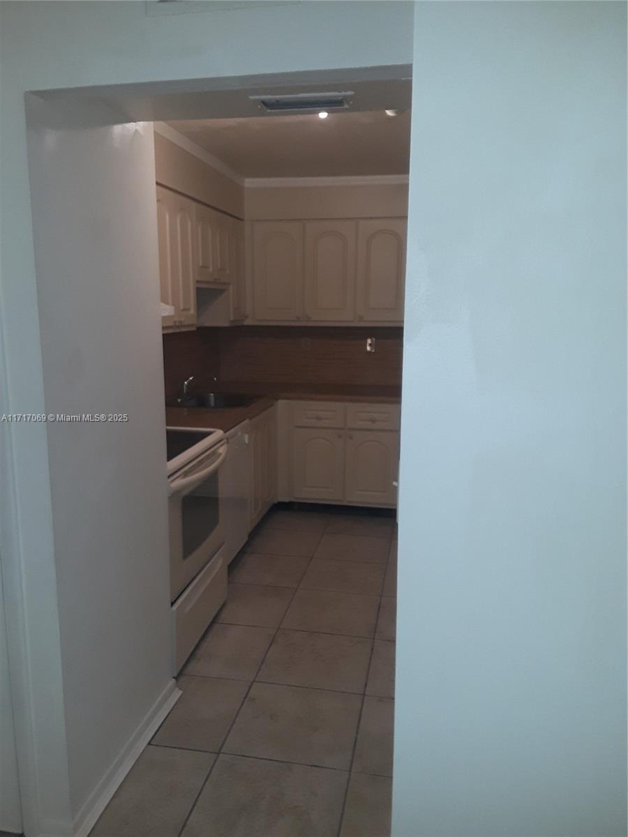 6dd28e9b-3889 8267 SW 128th St # 105, Pinecrest FL 33156 — #A11717069