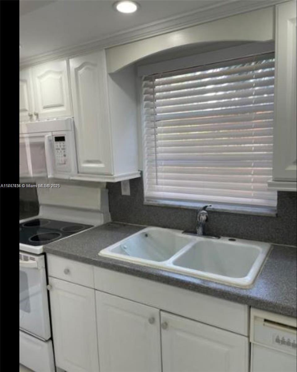 6dd28e9b-3892 1020 94th St # 203, Bay Harbor Islands FL 33154 — #A11717434