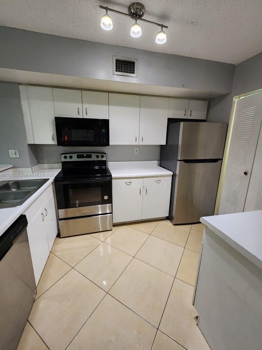 6dd28e9b-3943 2600 S University Dr # 129, Davie FL 33328 — #A11721305