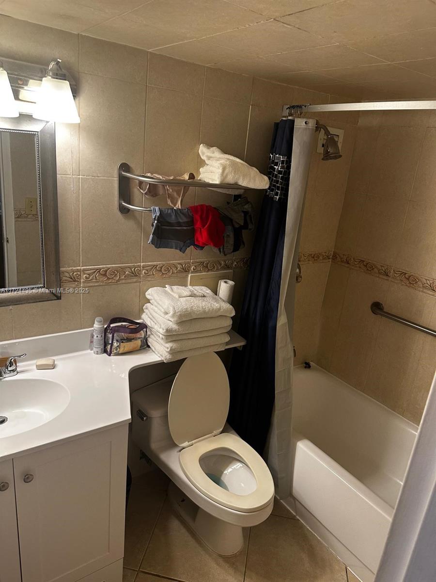 6dd28e9b-4007 19201 Collins Ave # 701, Sunny Isles Beach FL 33160 — #A11724495