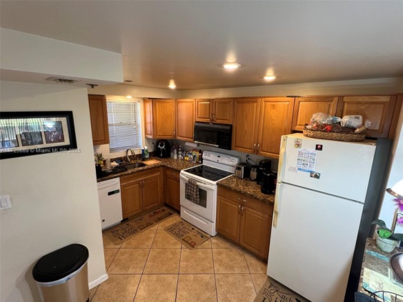 3300 W Rolling Hills Cir # 102, Davie FL 33328 — #A11725689