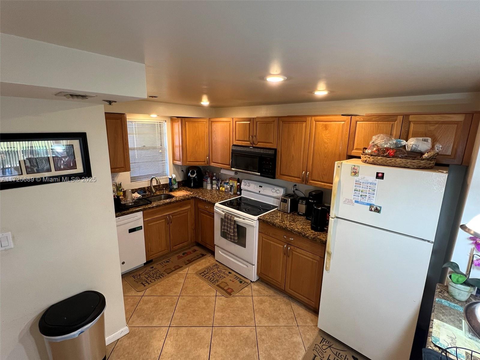6dd28e9b-4021 3300 W Rolling Hills Cir # 102, Davie FL 33328 — #A11725689