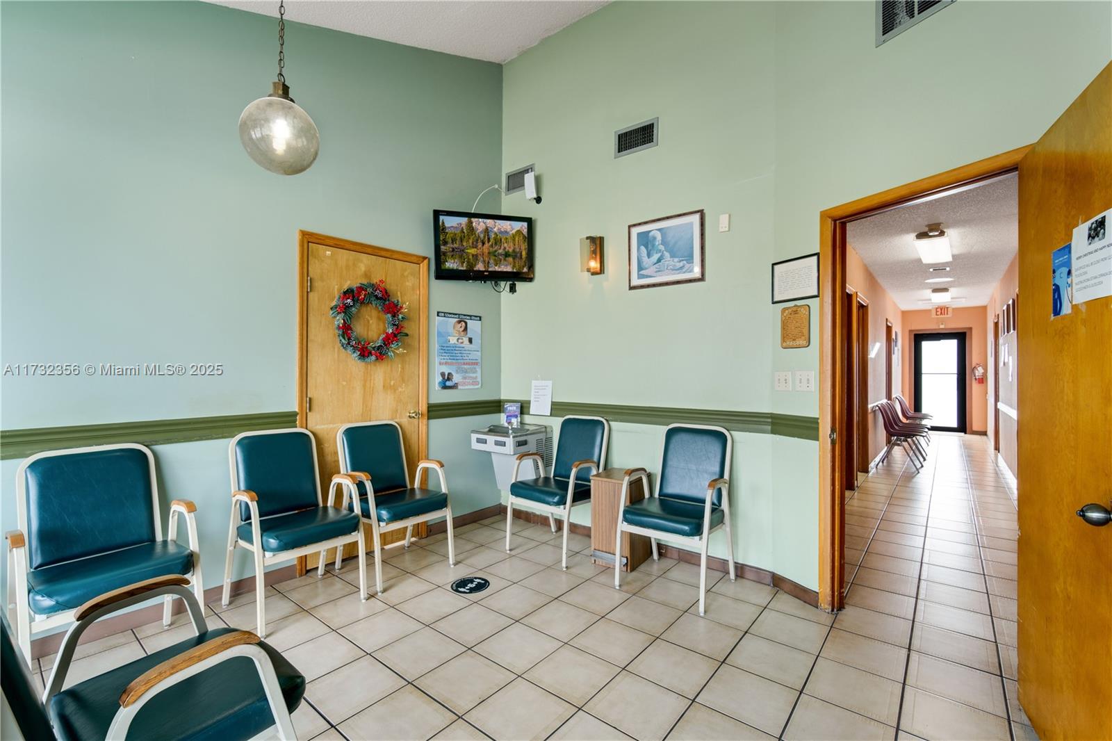 6dd28e9b-4121 9950 SW 40th St, Miami FL 33165 — #A11732356