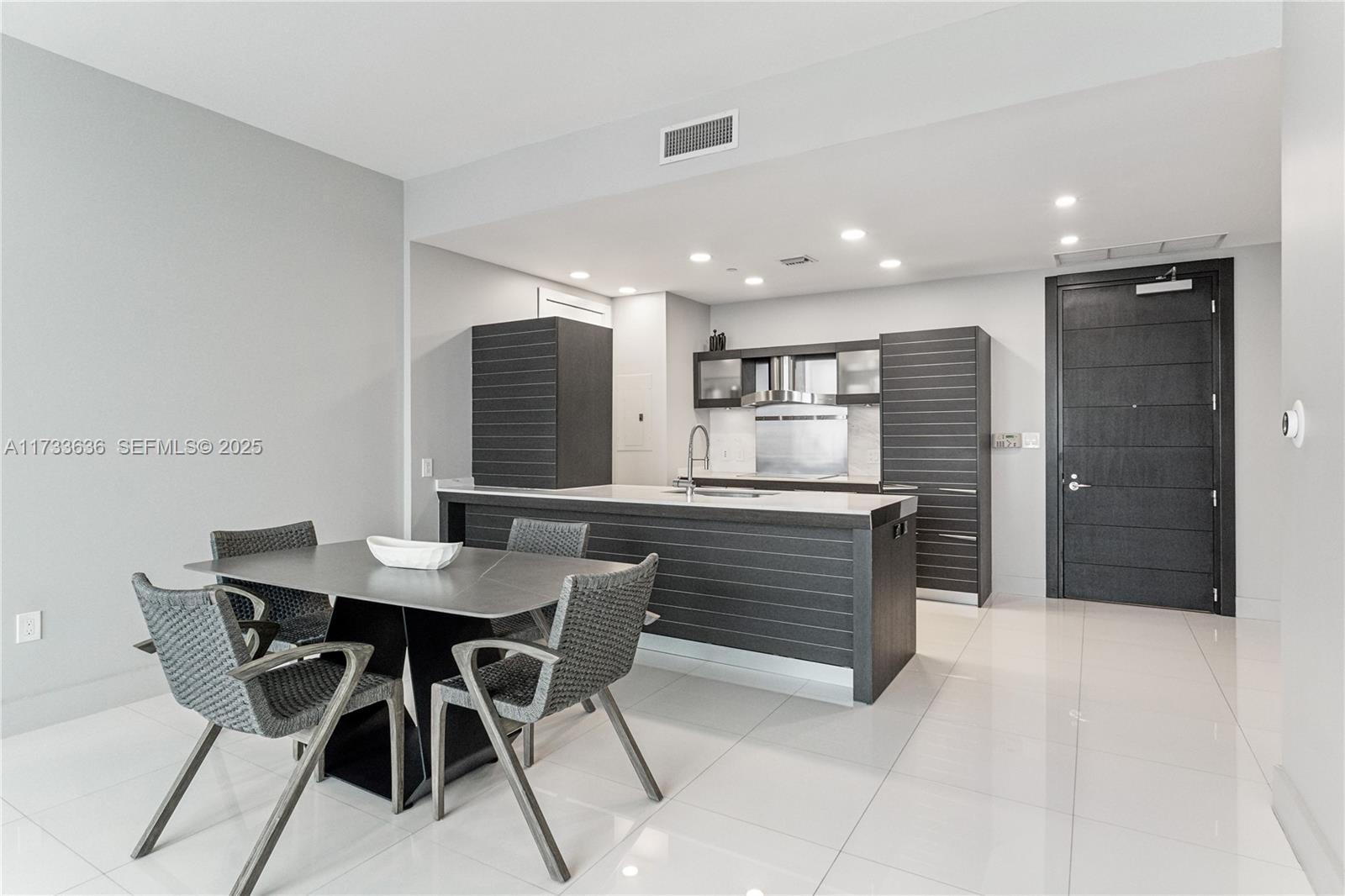 6dd28e9b-4136 200 Biscayne Boulevard Way # 4912, Miami FL 33131 — #A11733636