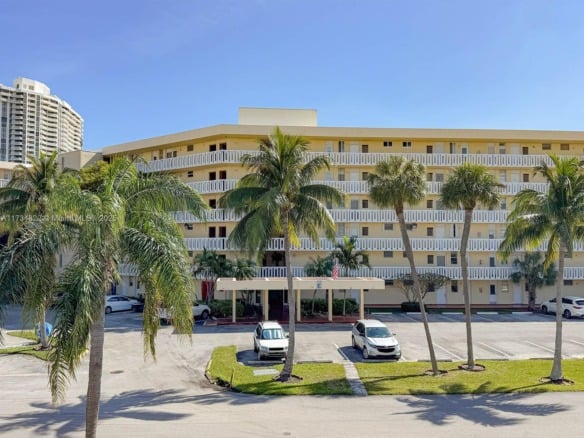 2930 Point East Dr # E109, Aventura FL 33160 — #A11734822