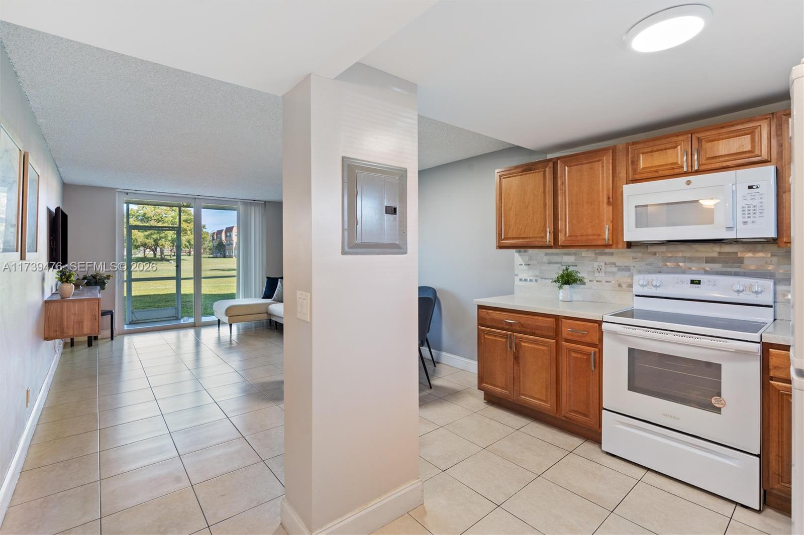 6dd28e9b-4205 9761 Sunrise Lakes Blvd # 107, Sunrise FL 33322 — #A11739476