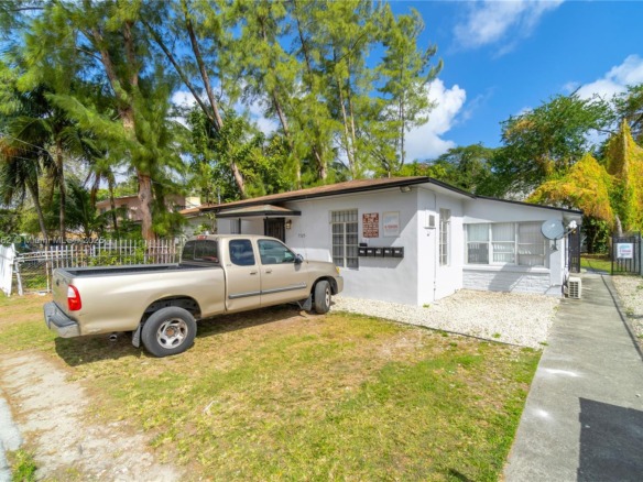 7525 NE Miami Ct, Miami FL 33138 — #A11744962