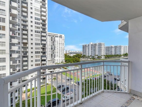 18051 Biscayne Blvd # 801, Aventura FL 33160 — #A11750080