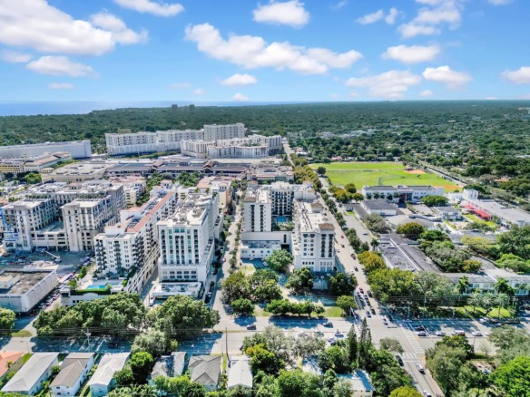 4070 Laguna St, Coral Gables FL 33146 — #A11755477