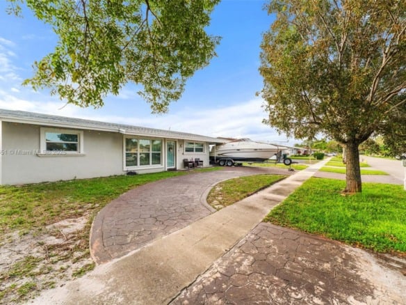 2751 NW 26th Ave, Oakland Park FL 33311 — #A11755651