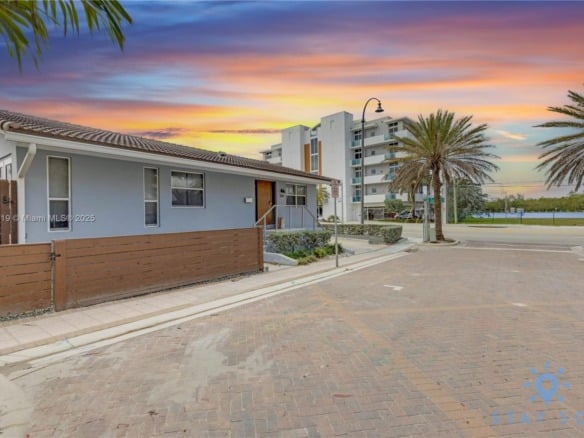 328 Missouri St, Hollywood FL 33019 — #A11757819