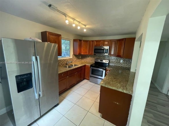 4896 SW 28th Ter, Dania Beach FL 33312 — #A11758473