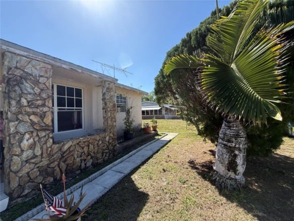 3221 SW 47th Ave, West Park FL 33023 — #A11766204