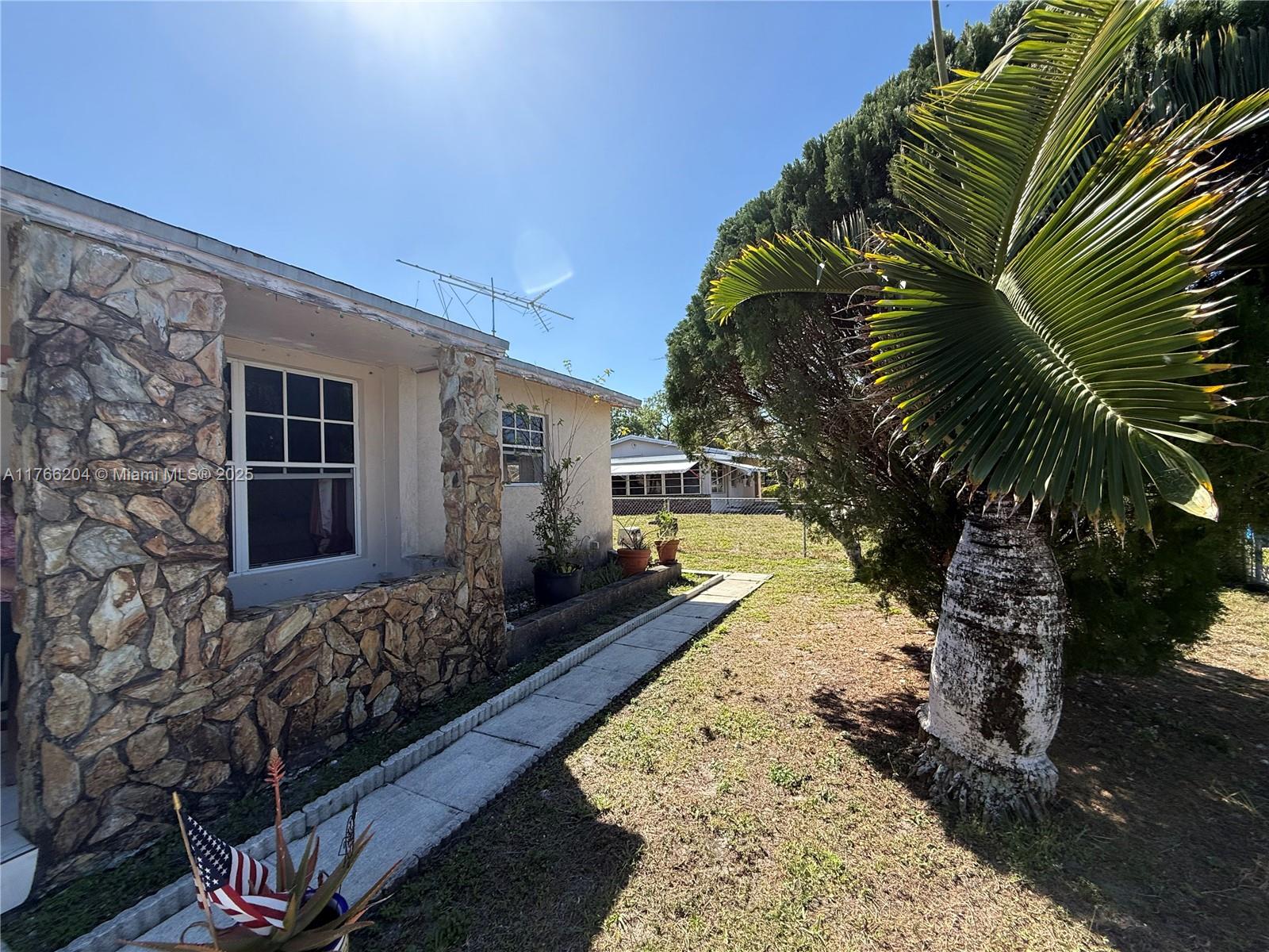 6dd28e9b-4581 3221 SW 47th Ave, West Park FL 33023 — #A11766204