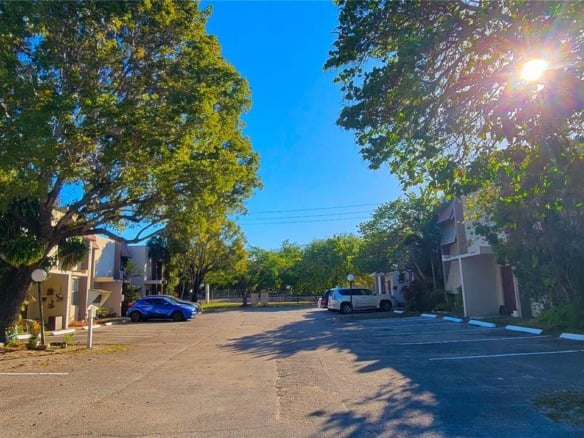 14241 Memorial Hwy # 9F, Miami FL 33161 — #A11769138