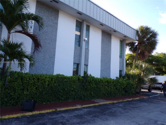 1900 N University Dr # 103, Pembroke Pines FL 33024 — #A11848455