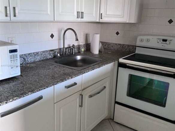 90 Fanshaw C # 90, Boca Raton FL 33434 — #A11772565