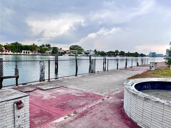 5255 Collins Ave Boat Slip E, Miami Beach FL 33140 — #A11773428