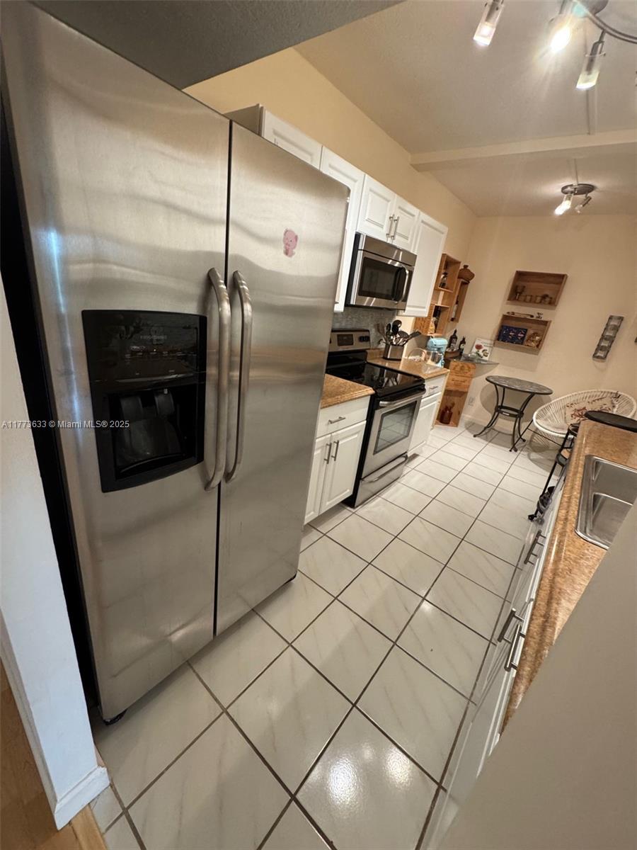 6dd28e9b-4719 4330 Hillcrest Dr # 304, Hollywood FL 33021 — #A11773633
