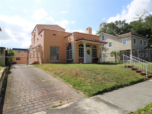 870 NW 14th Ct, Miami FL 33125 — #A11774460